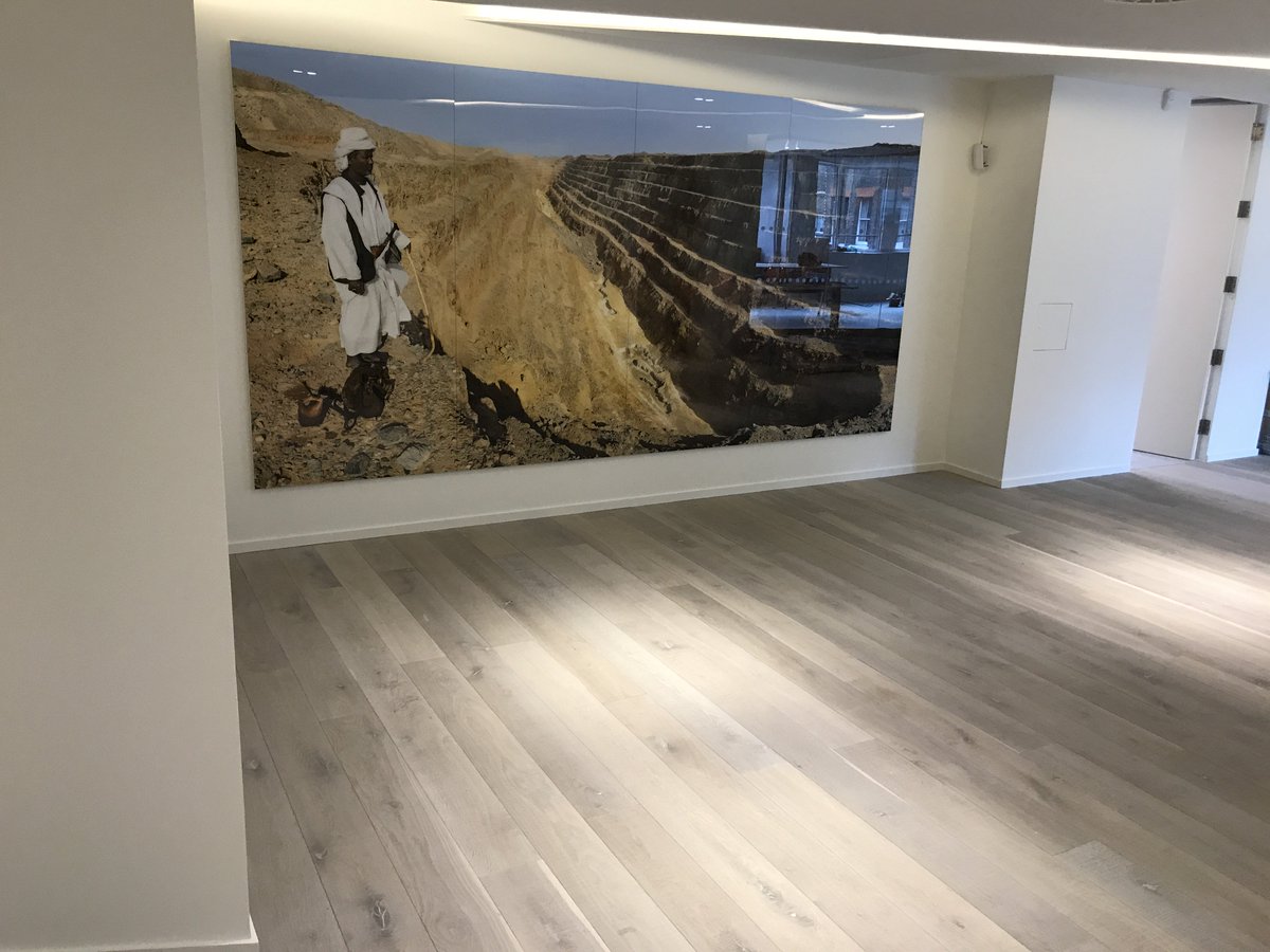 supagoldltd's tweet photo. We are very proud to show off this fantastic fit out at 5 Young Street for @AreaSq , Great use of @MillikenEurope &amp; @havwoods #flooring https://t.co/AfWmdzQUvJ