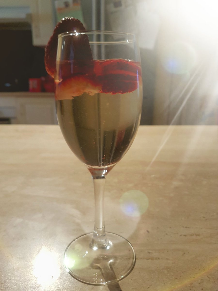 Fat_Adventures's tweet photo. Today's adventure consists of  Moscato and strawberries #fatbastardadventures #Moscato #adventures #wino #timeout #wine  #wineandgrind https://t.co/OwEmVDsFMd
