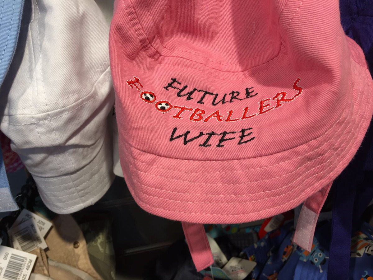 GosstoesGoss's tweet image. Hey @nationaltrust - this stupid hat is for sale at Tatton Park. Your young female visitors deserve better merch (+ better grammar)