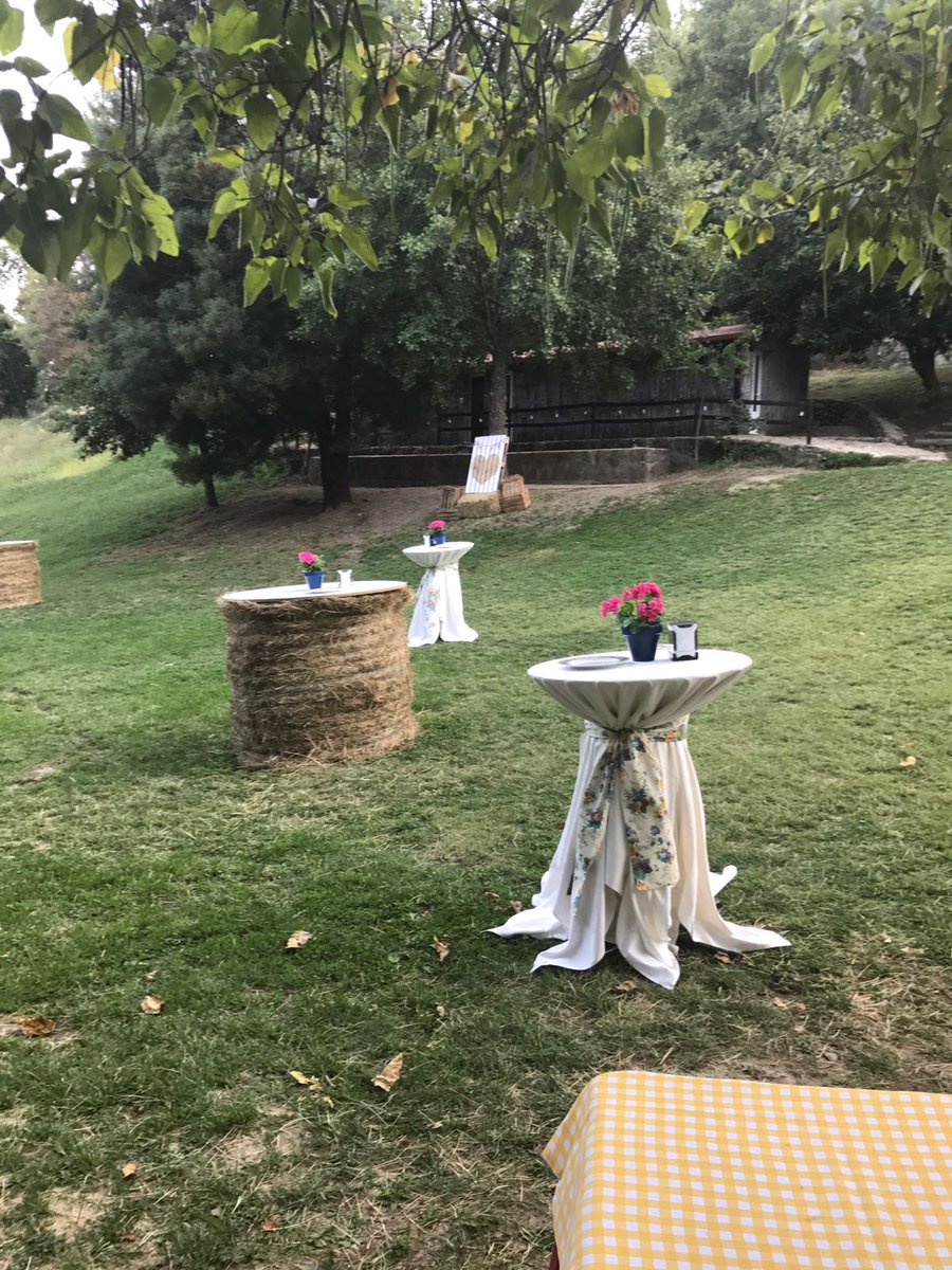 AmadisCatering's tweet photo. ¡Nos encanta preparar enlaces al aire libre! Son ideales para una boda romántica en un entorno inmejorable. ¡Nuestro equipo te espera! https://t.co/PgFHBVMoTD