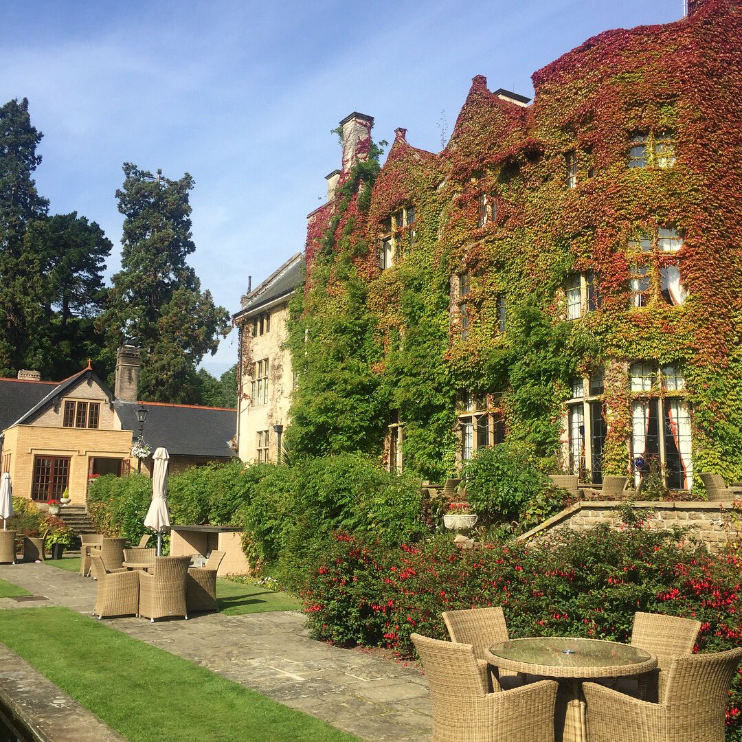 njbaileyx's tweet photo. Beautiful weekend @PennyhillPark, the weather was amazing, the food perfect and the service impeccable - thank you👌🏼 #bankholiday https://t.co/1w5IZqc3zs