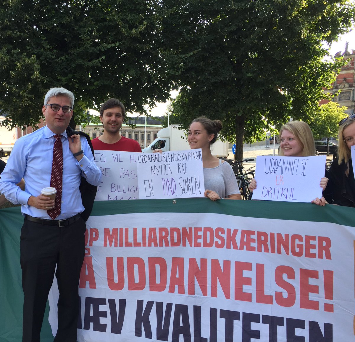 Smdoost's tweet photo. Nedskæringer nytter ikke en pind, @sorenpind #uddpol #uddkval #bevarSU https://t.co/PAUP46v9NO