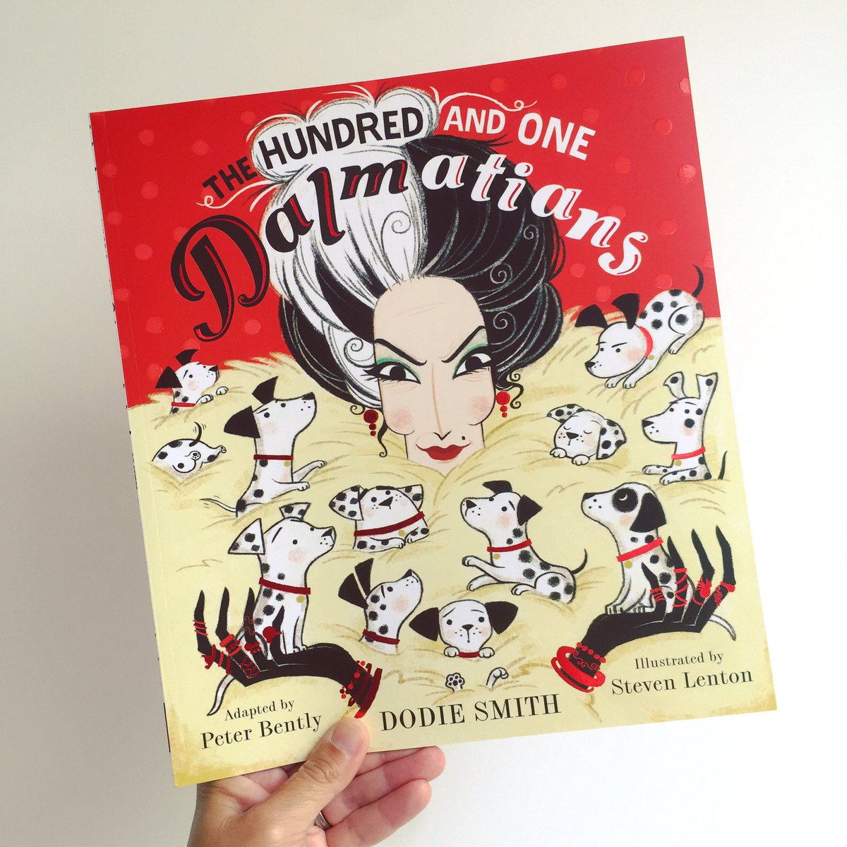 bookgiftblogger's tweet photo. The first ever picture book adaptation of a much-loved tale by #peterbently & @StevenLenton An empathetic re-imagination of a canine classic https://t.co/4PYYIaCQKf