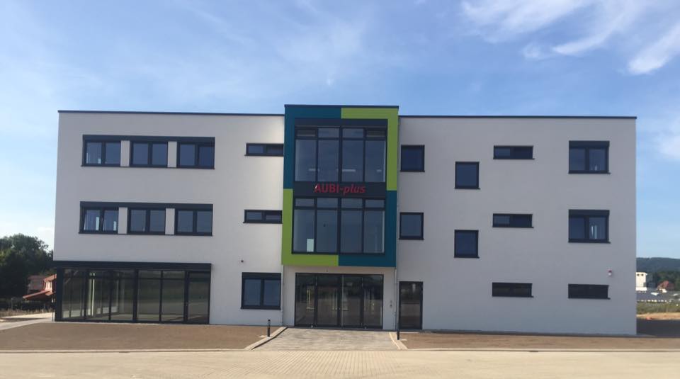 aubiplus's tweet photo. Der Countdown läuft: In zwei Monaten ziehen wir endlich in unser neues #Bürogebäude. Der Eingangsbereich ist schon toll geworden 😀
#dasplus https://t.co/6rJy0LqqV2