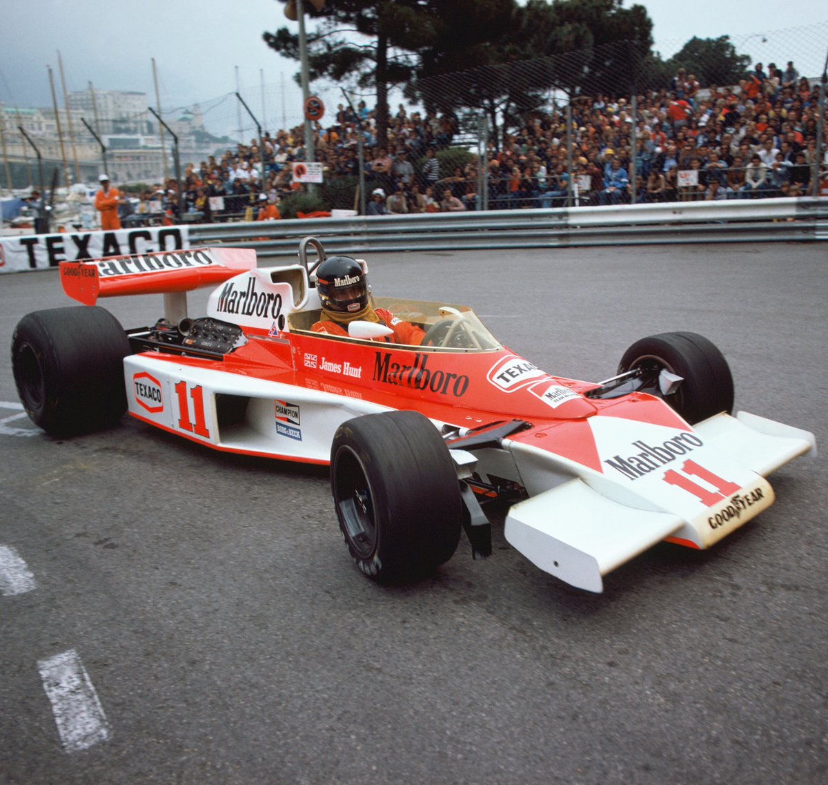 McLarenF1's tweet photo. Raising a toast to the awesome and inimitable James Hunt, who would have celebrated his 70th birthday (in style) today. #HuntTheShunt https://t.co/CUln8hj4ci