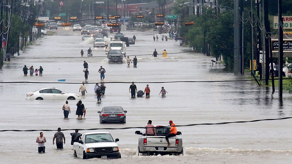 Basket_Infos's tweet photo. Le propriétaire des Rockets donne 4 millions de dollars suite à la tempête; Chris Paul fait également un don https://t.co/BZxpG2McD9 https://t.co/aBKHSMckO7