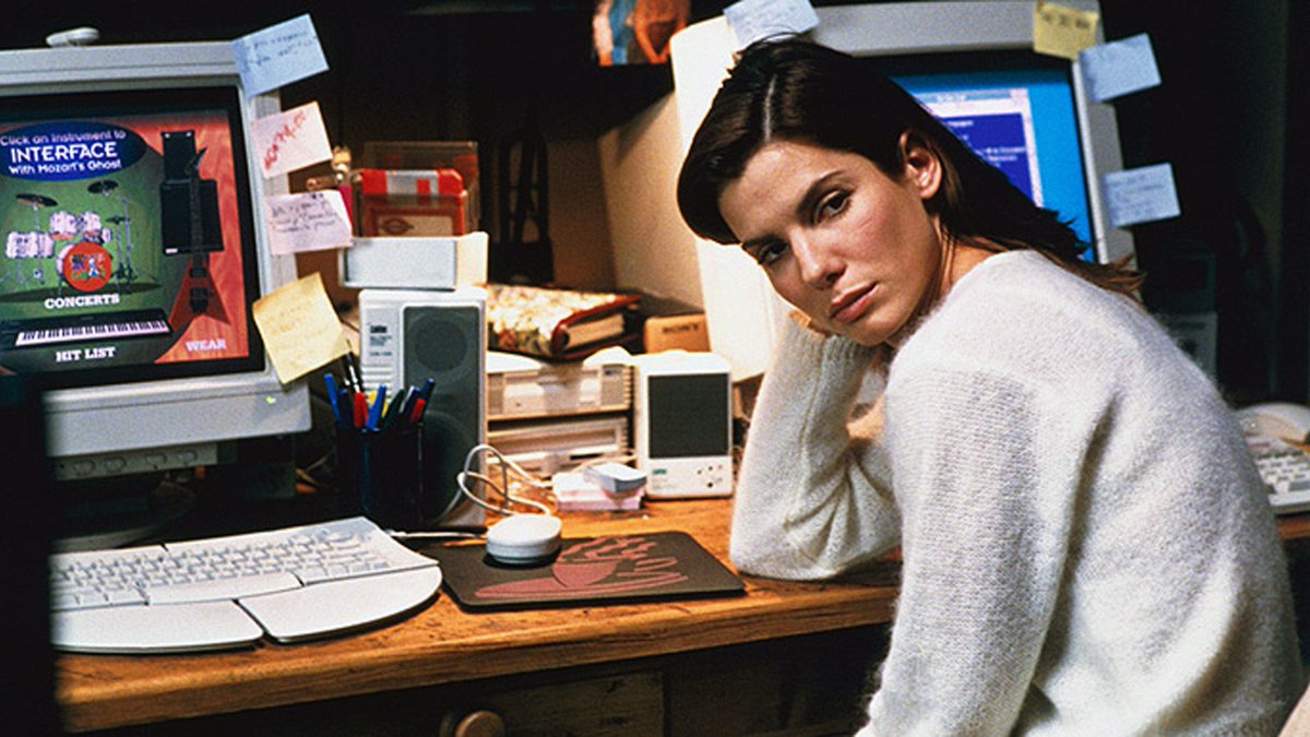 Cinedelos90's tweet image. Hace 22 años se estrenaba 'La red', una película donde Sandra Bullock se descargaba internet entera en un disquete.
