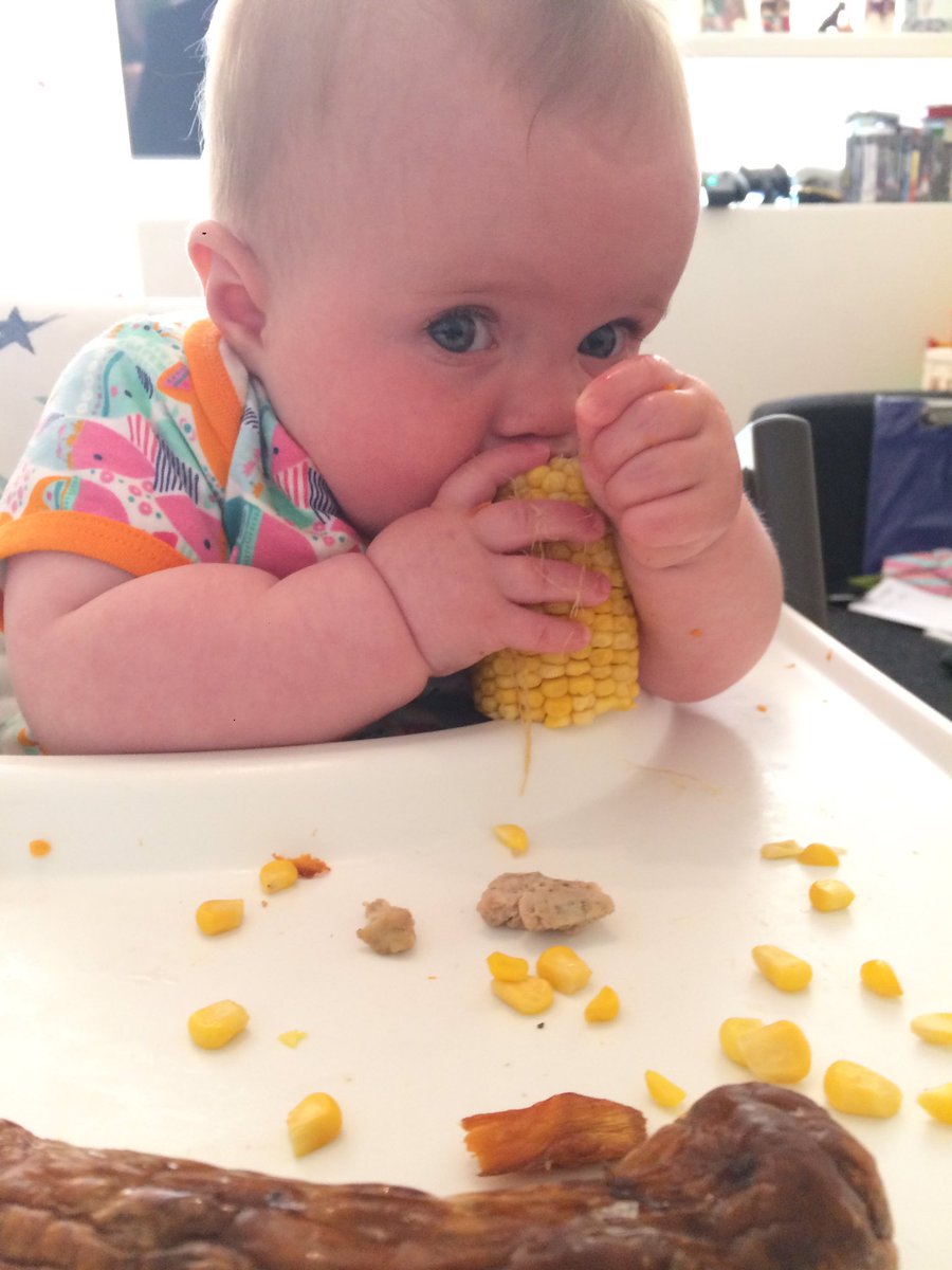 Bazzingapest's tweet photo. Arabeth's first taste of corn on the cob and she loves it! #EllasKitchen #TescoBabyEvent https://t.co/MTkvK9omo9