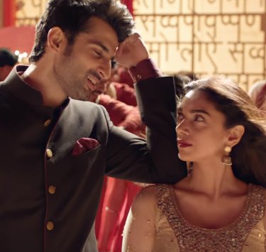 YouTubeIndia's tweet photo. What's a wedding party without some thumkas? #WillYouMarryMe → https://t.co/HJ5AUjd5Am @aditiraohydari @TheSidhantGupta https://t.co/tmd8vO8gpV