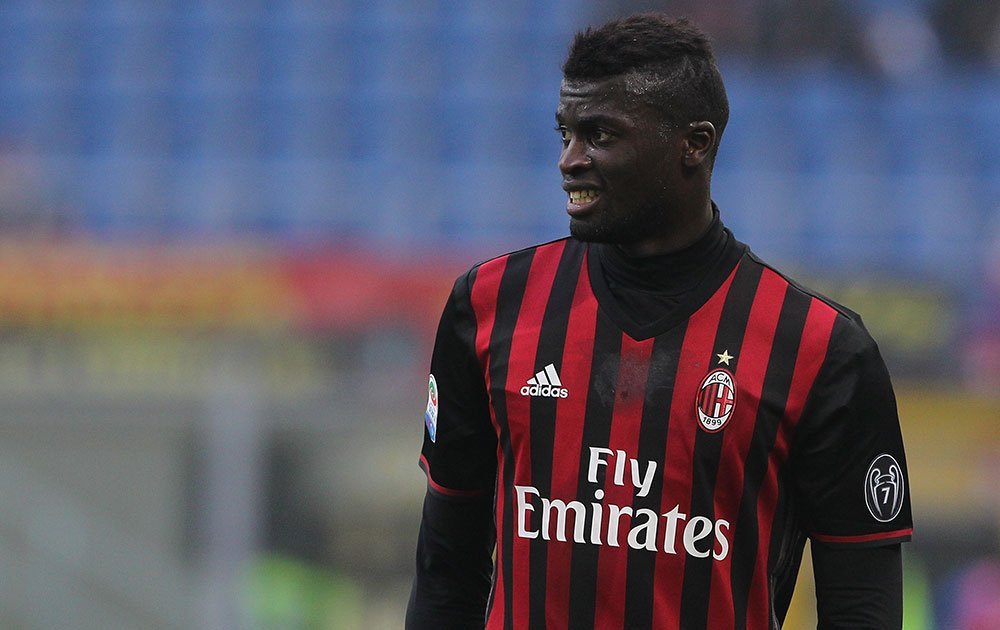 Raiola will be at Casa Milan today on behalf of Niang. Milan are willing to sell to Torino but only accept a loan + obligation proposal.