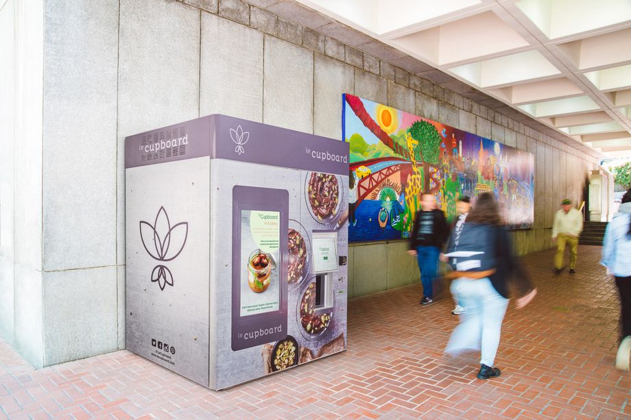 ciccaresecom's tweet photo. Una startup di San Francisco lancia i distributori automatici di cibo vegano https://t.co/DCnU1nMuYX  #Tecnologia #startups https://t.co/nC9qFtbIX5