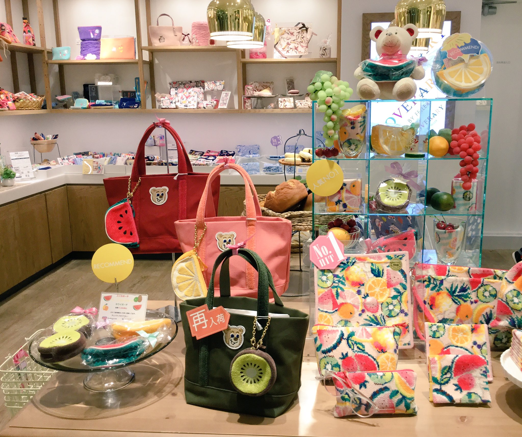 フェイラー Feiler Loverary By Feiler ルミネエスト新宿店 今 人気です オールドテディワッペントートバッグ各 70にフルーツポーチ各 5400をコーディネート ラブラリーバイフェイラー ルミネエスト フルーツ ポーチ くま バッグ フェイラー