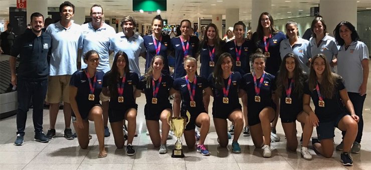 Les brillants campiones de Europa juvenils ja estan a casa @LENaquatics