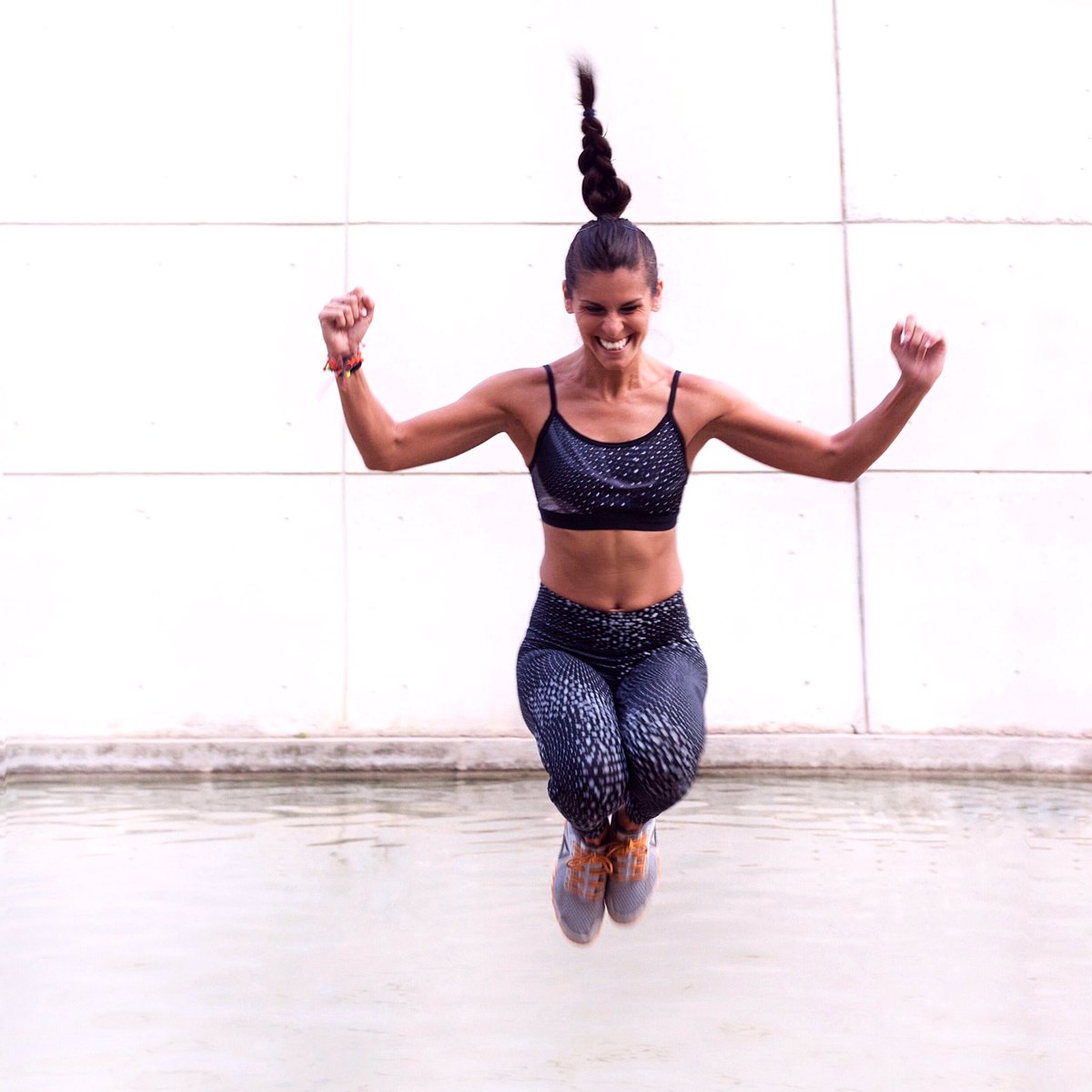 Es Hora de Romper los Moldes!! 
#craftedbyfitness #BeMoreHuman #reebokes #reebokwomenes #fitness