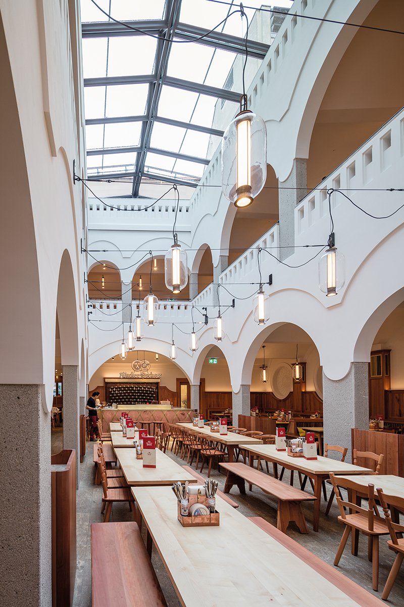 DieArchitekt's tweet photo. Andreas Denk über das Gasthaus #Donisl von #HildUndK #Architekten in #München: Schankopfer in der Bierkirche. https://t.co/S03hMROcGW https://t.co/FA2YZ37lBm