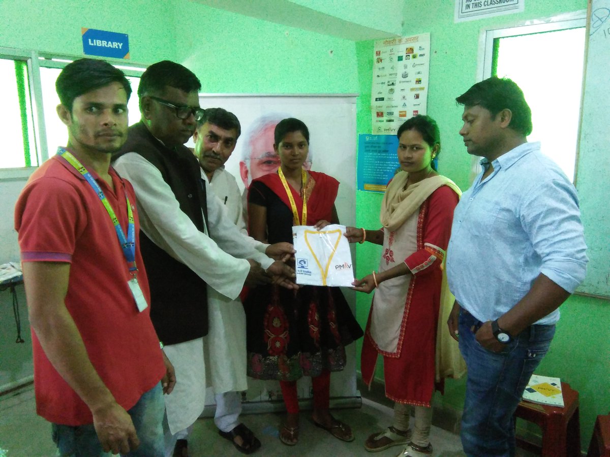 sgrsofficial's tweet photo. INDUCTION KIT DISTRIBUTED  UNDER THE SCHEME PMKVY 2.0 @sgrsirba @PMKVY_ @MSDESkillIndia @RajivPratapRudy @NSDCINDIA @PMOIndia https://t.co/OpAoB2rIuk