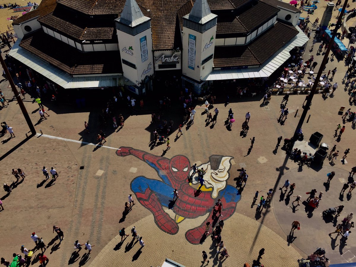 Rebecca_S_Smith's tweet photo. Fab #BournemouthComicon view from the top of the wheel. #collaboration between @inspiredAUB @LucanArt @bmouthofficial #AmbassadeurArt https://t.co/jtzXdnrWow