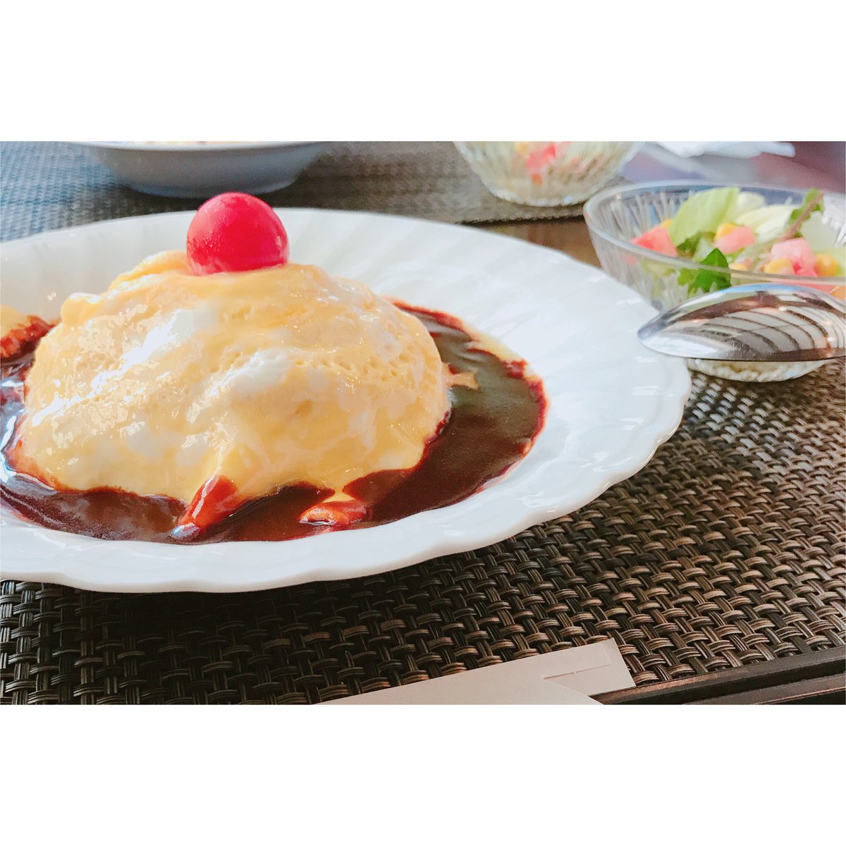 KUMAJECT2's tweet photo. ここは、熊本県相良村の
『だんどりonカフェ』です!☕️
オムライスとガトーショコラにストロベリーの小さなアイスケーキ🍰💓
素敵なお店でした!皆さんもぜひ行ってみて下さい☺️
#熊本 #相良 #sagara
#だんどりonカフェ
#オムライス #ガトーショコラ
#KUMAJECT https://t.co/v7XntSqMof