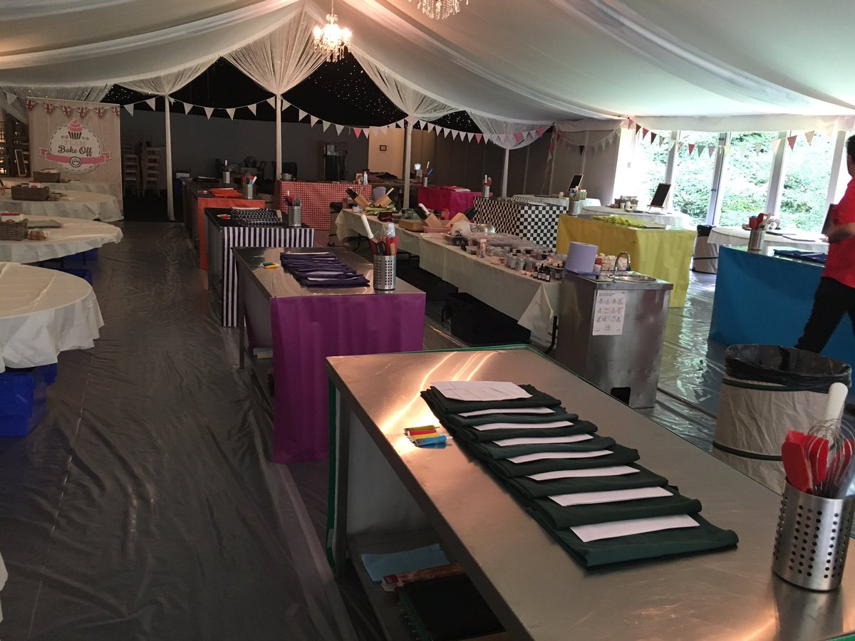 Mr_D_Callaghan's tweet photo. All ready for the #GBBO off at Thrumpton Hall with @hartsholmeacad &amp; @stgilesacad @eoseducation &amp; @EoE_TTC #EosOdyssey2017 https://t.co/CYp1yWCWC9