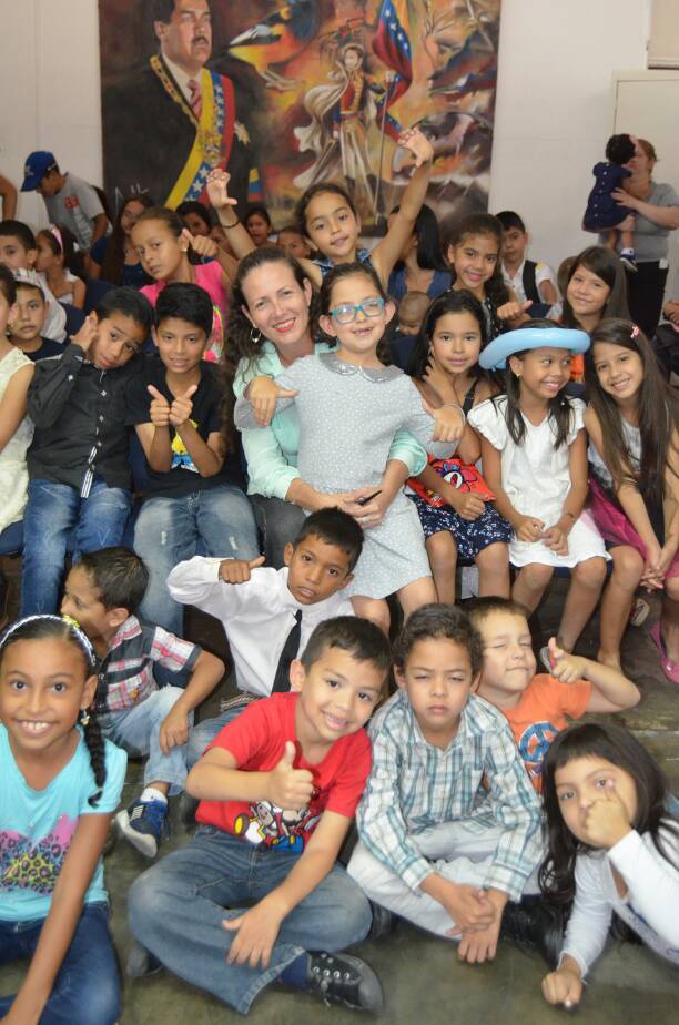 #PlanAgostoEscuelasAbiertas "Amor con amor se paga", lema de nuestro Comandante trasmitido a nuestros niños, niñas y jóvenes de la Patria!