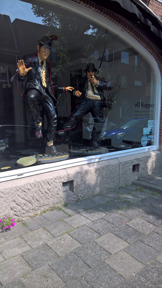 BIGoudedorp's tweet photo. #Dekapper in het Oude Dorp vd @Gem_Amstelveen is klaar voor @JazzinhetDorp het muziek feest voor jong en oud op 10/9! Jullie ook? https://t.co/SR2KbLSI4O