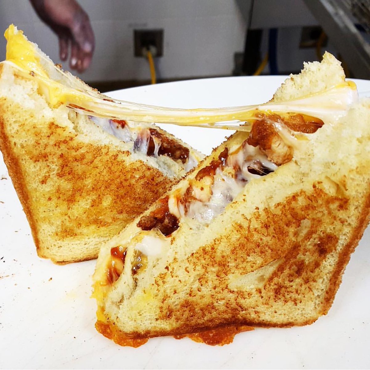 Cheesies_Truck's tweet photo. Mmm mm mm! We're back at Wacker & Adams for #TenderizerTuesday! See you from 11:30-1:30! 🤠 https://t.co/2JcJ79xCnq