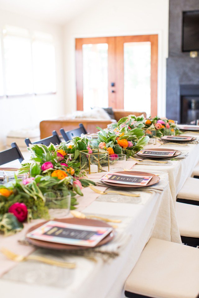 A farmhouse dinner tablescape + our <a href="/visitroundtop/">Round Top, Texas</a> blogger retreat recap! - sugarand.cl/2x0eFnc