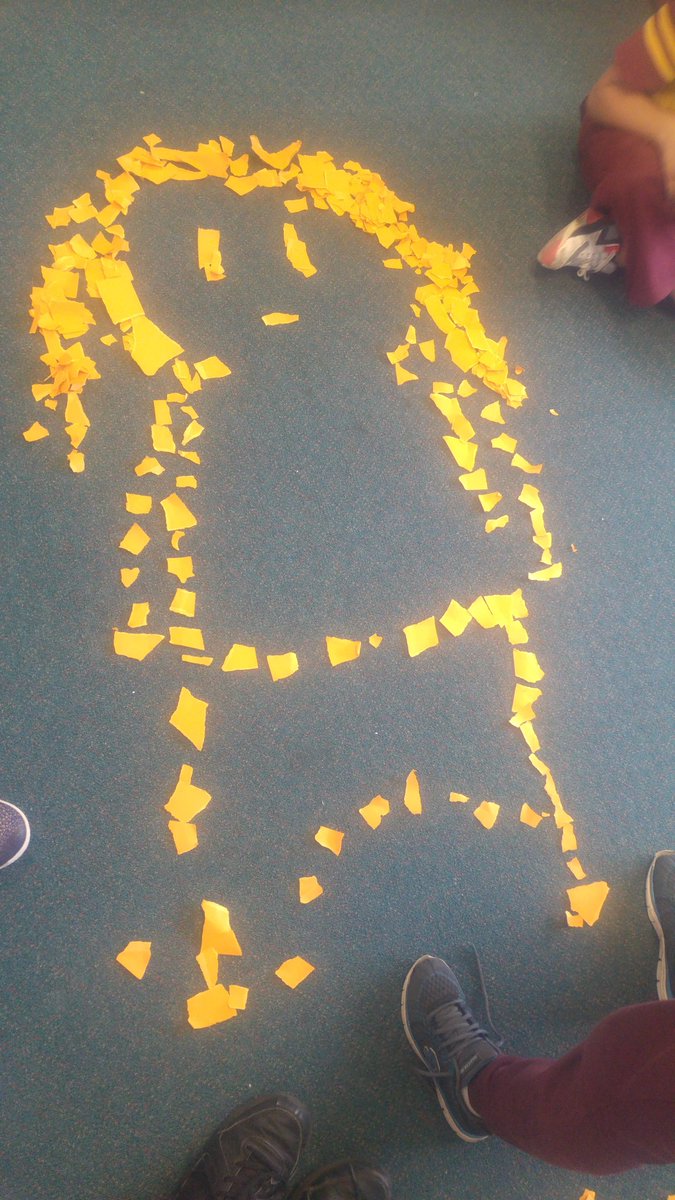 4C creating some unique artworks. Using the whole classroom as their gallery. @MarkDiamondLPS <a href="/smith_kiri/">Kiri Smith</a> <a href="/GHidson/">Glenn HIDSON</a> <a href="/LansvalePS/">Lansvale PS</a>