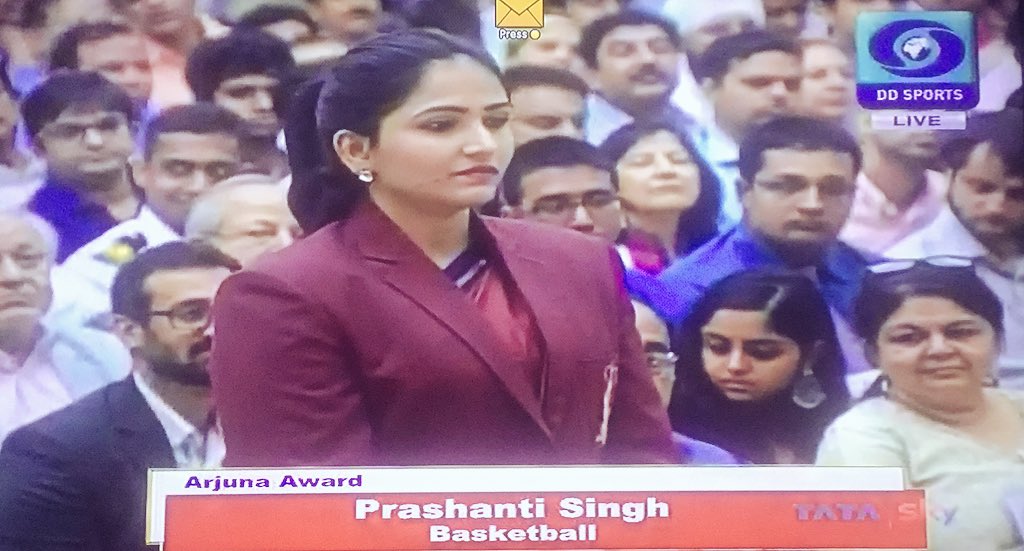 Divyasingh04's tweet photo. Special #NationalSportDay for us.@prashanti14 you made us proud. Congratulations everyone  #SinghSisters #ArjunaAward #Basketball #India https://t.co/EcIygBsL0p