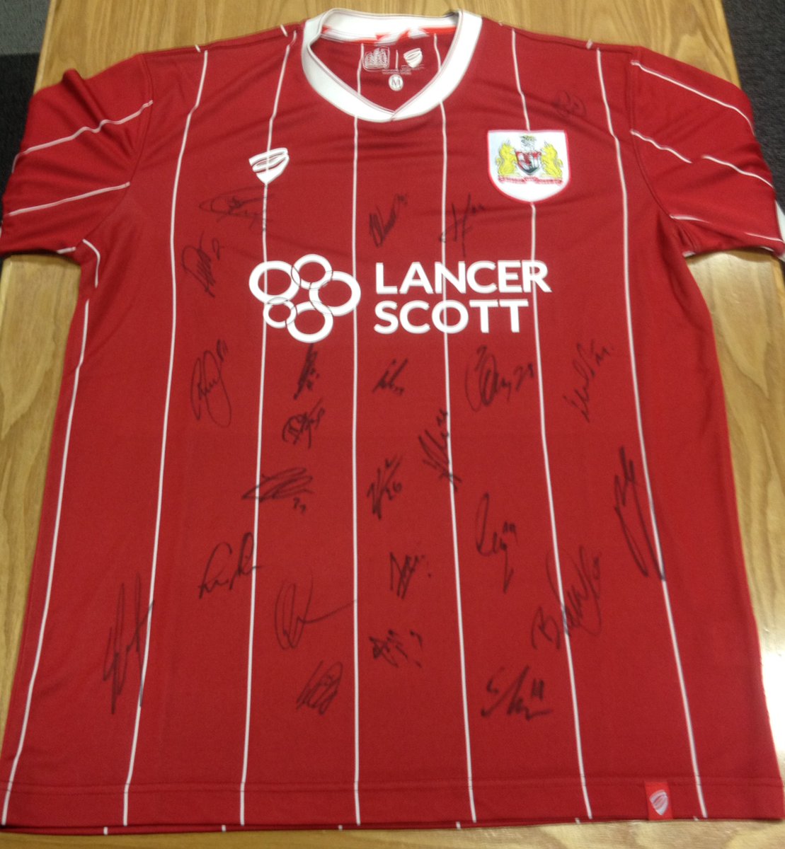 BristolCitySCT's tweet image. We are closing the gap on @MU_ST as safe standing's biggest supporters. Enter the shirt draw &amp;amp; help close it further tifosy.com/safestanding?s…