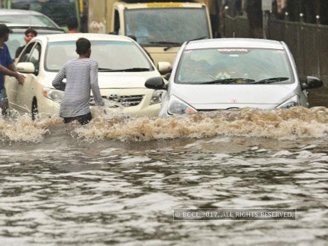 AssaadRazzouk's tweet photo. Mumbai Facing Historic Flood As 
City of 18 Million Pounded by 9 Times Its Usual Monsoon Rain

Almost as if the climate is ... changing https://t.co/xHvBCPC1Z5