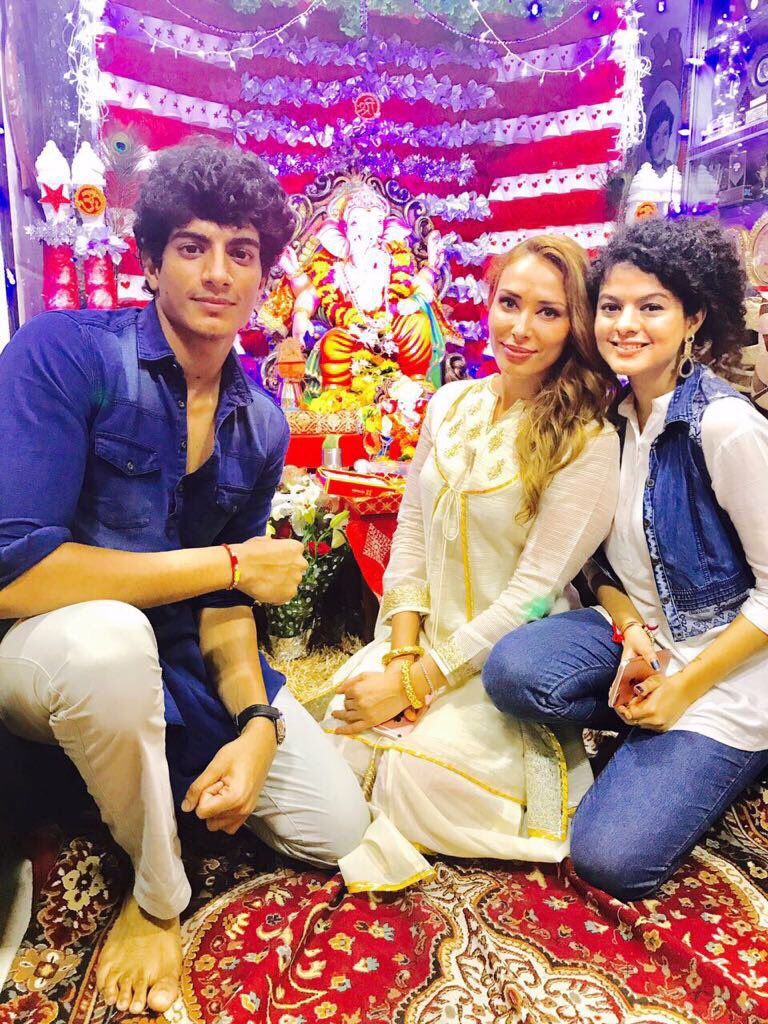 lovely celebration with my dear @palakmuchhal3 and @Palash_Muchhal #warmfamily #celebration #ganpati #aarti #pooja #singing #sharing #