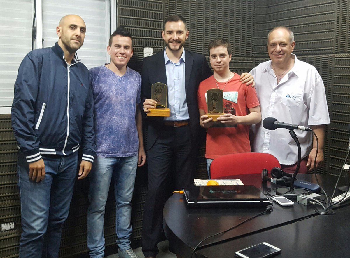 bochagaggi's tweet photo. Con el equipo celebrando los premios #ASTC 💪💪 @LisaDAngelis @pumabartizaghi @DamianErosB @GMeridiano83 https://t.co/5Hy59eRK4i