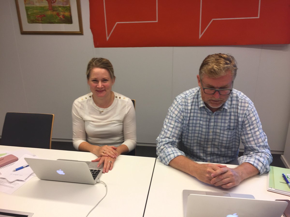 Parat_Aktiv's tweet photo. Stor oppslutning om Parats webinar for tillitsvalgte i staten i dag. Victoria og Odd styrer skuta med stø hånd.  #parataktiv https://t.co/OF8ZtPaqon