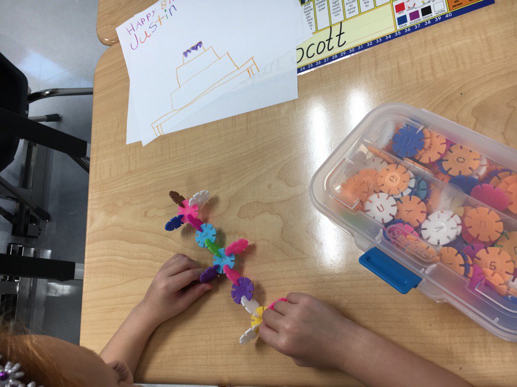lovefirsties's tweet photo. A little building to get our minds warmed up for the day!  #stemstart 👍 https://t.co/dueUPGsgUy