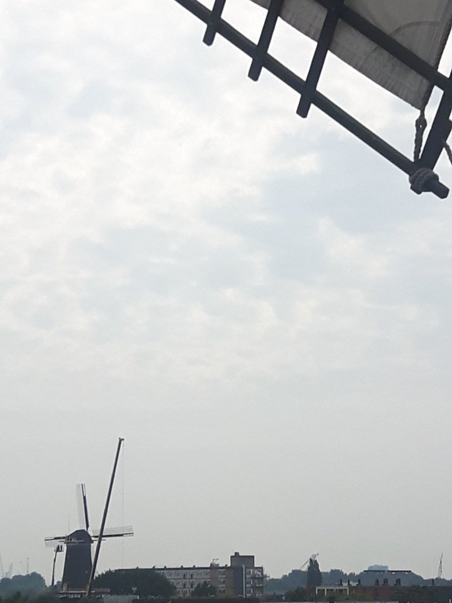 Vanmorgen is het staartwerk verwijderd. Daarmee is nu ook de restauratie aan de buitenkant begonnen. #Schiedam