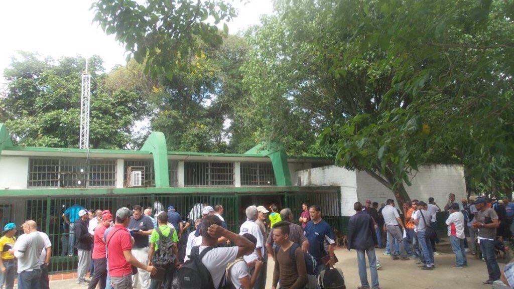 Haraslossamanes's tweet photo. #Hipismo Martes de inscripciones en Valencia y La Rinconada. #GalaHípica2017 https://t.co/SH7nh7u5QE