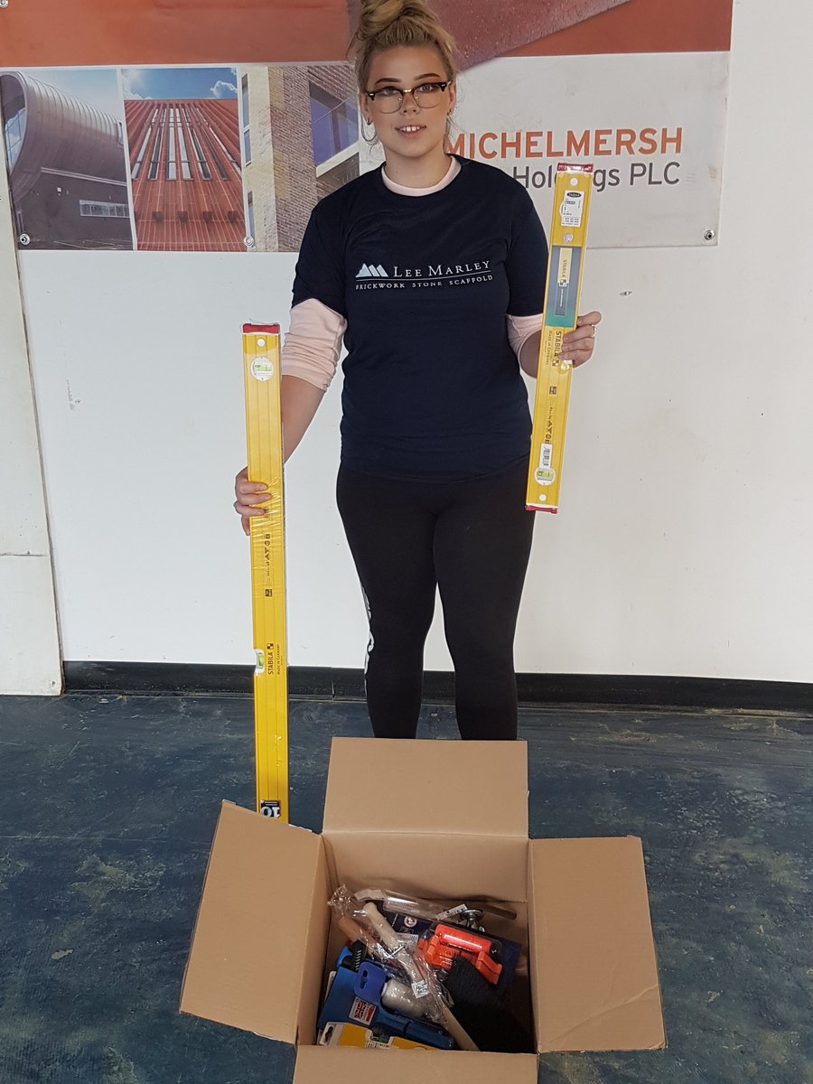 trowel63's tweet photo. @emilyash2000 picking up her tools to start apprenticeships at Lee Marley brickwork @CITB_UK @FEBrooklands @EveLivett @BritainBrickMBH https://t.co/WgzcPTwdXa