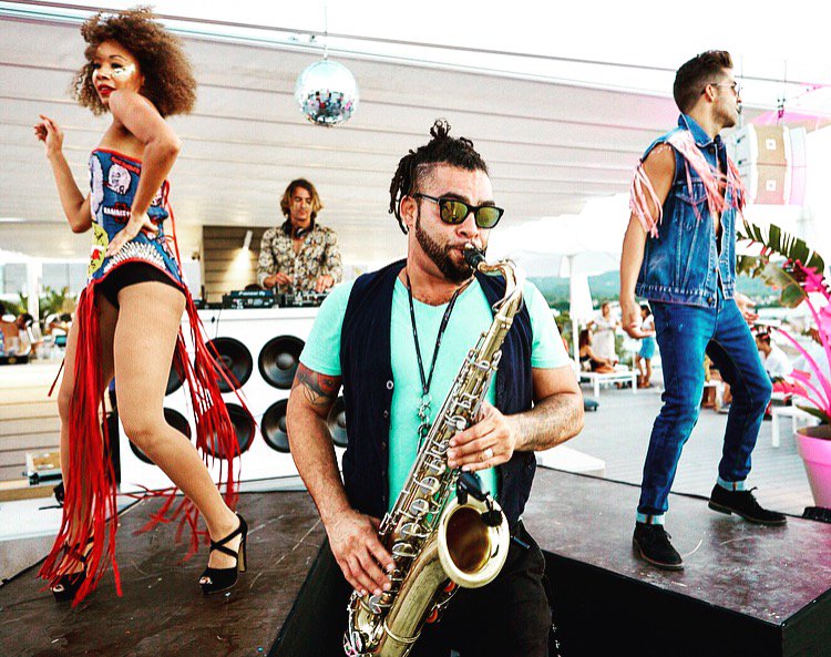 INNSiDEIbiza's tweet photo. Getting ready for #Wayabo 🎷 #SolSetsRoofTopNine 💥 From 3-5 pm 🚨 Don’t miss it‼️@SolHouseIbiza #Mixedby #sax #poolside #GoodVibes #Ibiza https://t.co/Oq60oTyveY