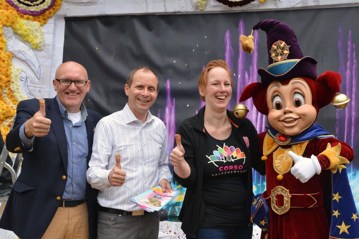 Efteling's tweet photo. Op 10 sep. staat het #Bloemencorso Valkenswaard in het teken van 65 jaar #Efteling. Deze maand zijn deze prachtige kunstobjecten geprikt. https://t.co/sFs1nXSpw5