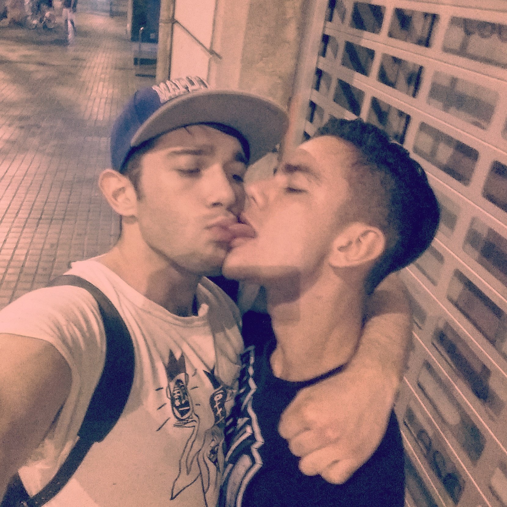 He's such a nice guy @ANGEL_CRUZ_STAR ))  #LucasEnt  #lucasmen #QueerMeNow @QueerMeNow @LucasEnt @BenBatemenXXX