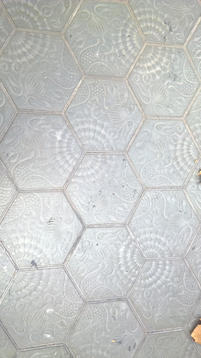 KaRtHiCk840's tweet image. Sea patterns along the street. #Gaudi #barcelonatours #840tourseurope