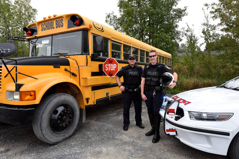 French school students head back to class bit.ly/2x0HuzP @CityofCornwall @CCPSTRAFFIC #backtoschool https://t.co/rzvDYUrbhr