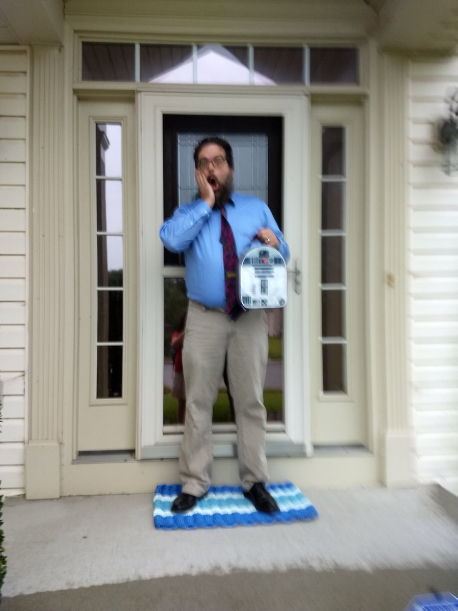 RoryKraft's tweet image. With my new lunchbox, I'm ready for my 37th first day of school! @yorkcollegepa #FromDayOne