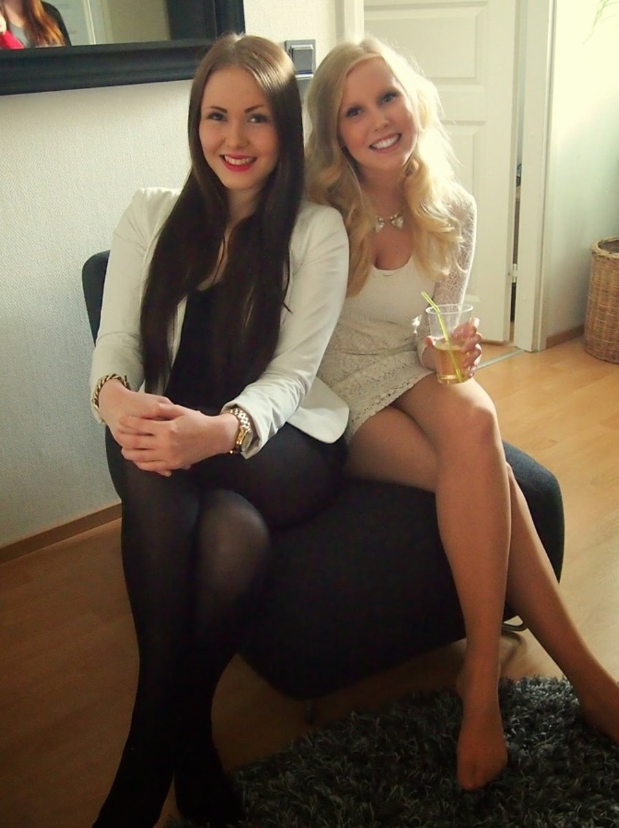 “Two gorgeous gals in pantyhose” .