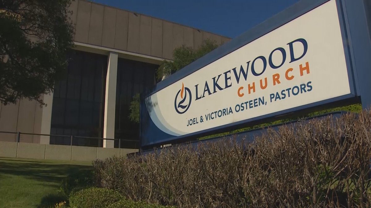 wfaa's tweet photo. Joel Osteen, Lakewood Church face criticism for not serving as Harvey shelter https://t.co/EcrgGaGYjP https://t.co/ediJMS90bM
