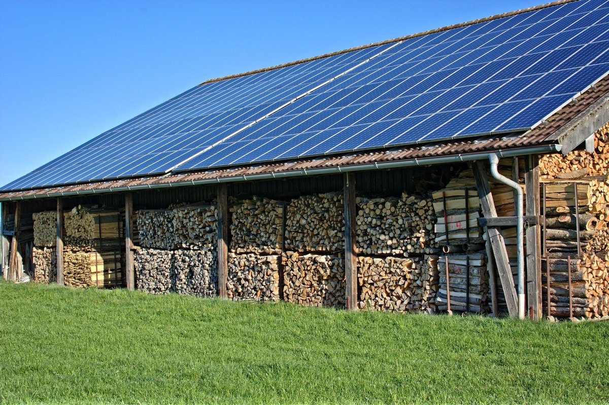 NobleGreenEnerg's tweet photo. With an annual ROI of between 12-18%, investing in #solar PV still delivers #BankBeatingReturns #solarstillpays https://t.co/fCF7hpsHTP https://t.co/Ug7MpWNGFk