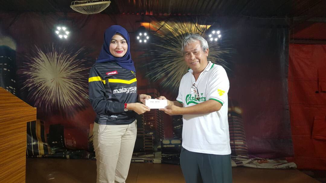 youngsyefura's tweet photo. Sebelum tengok bola sempat menghadiri Perayan Por Tor di Alam Jaya. #werkwerkwerk #zon3 https://t.co/jzdFv6WNIH