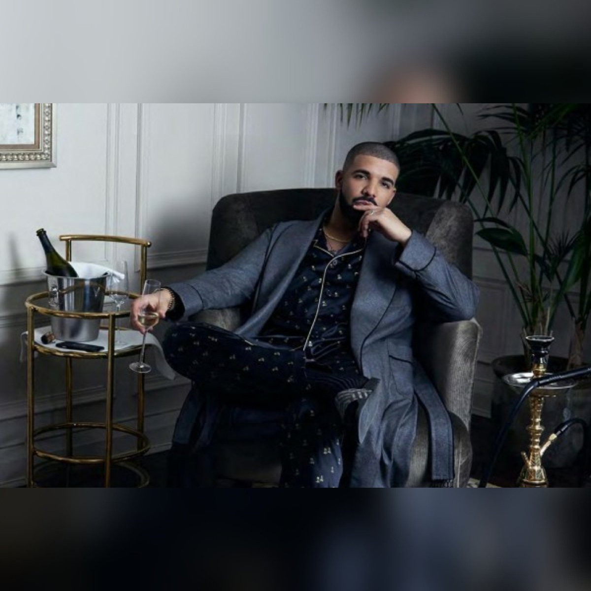 Drake RP 
*RT please

•Single &amp; Bisexual &amp; non DTF
•Literate (AU, SLs, Fantasy allowed)
•Para, Liners allowed
•Huge romance