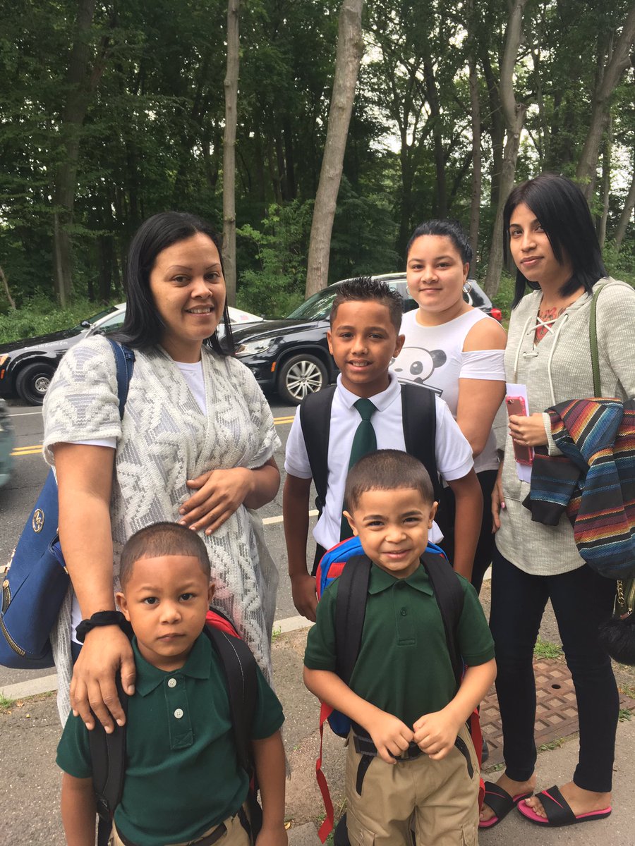 HartfordSuper's tweet photo. Happy #FirstDay at #MLKschool #CallingAllBrothers #OneTeamOurTeam https://t.co/dHVZhlH9xf